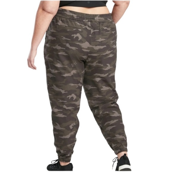 NWT Athleta Farallon Camo MultiPocket Elastic Waist/Cuff Jogger Pants 26/3X - Picture 2 of 12